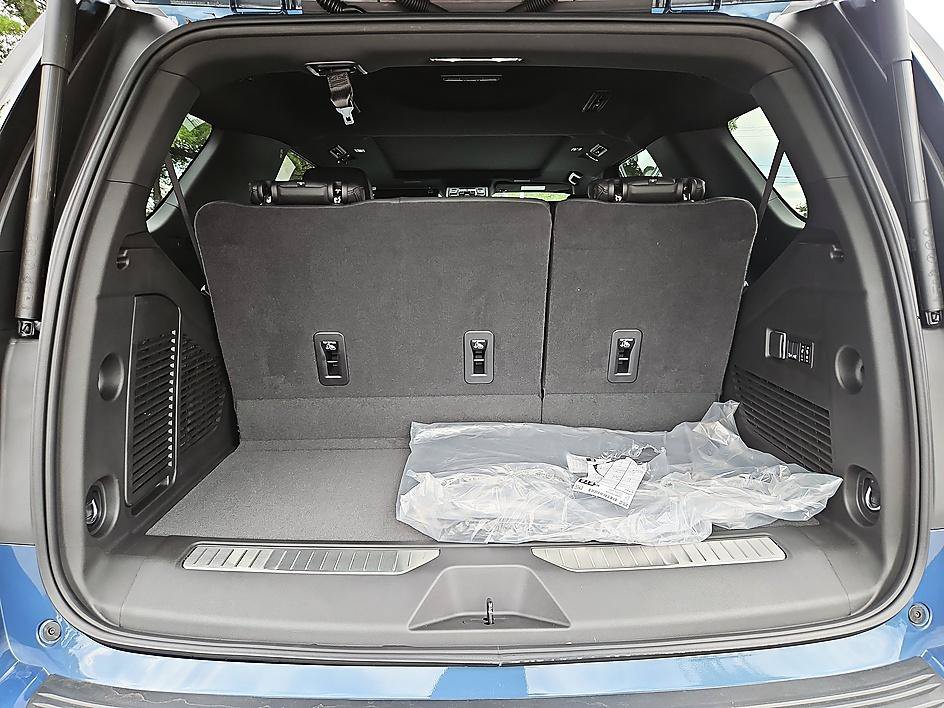 New 2026 Chevrolet Tahoe High Country AWD/4WD image 12