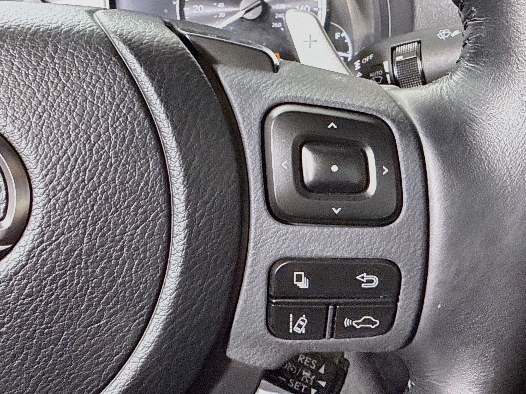 Used 2023 Lexus IS 300 w/ Comfort Package RWD image 15