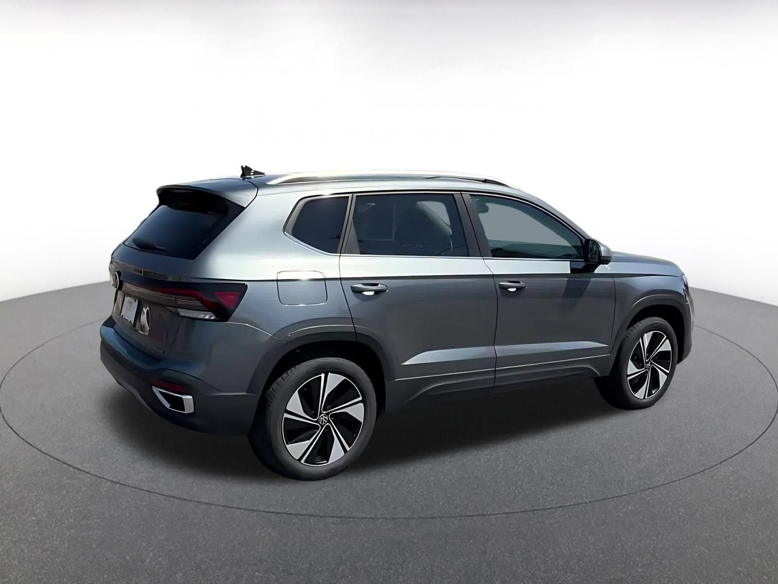 Used 2026 Volkswagen Taos SE AWD/4WD image 13