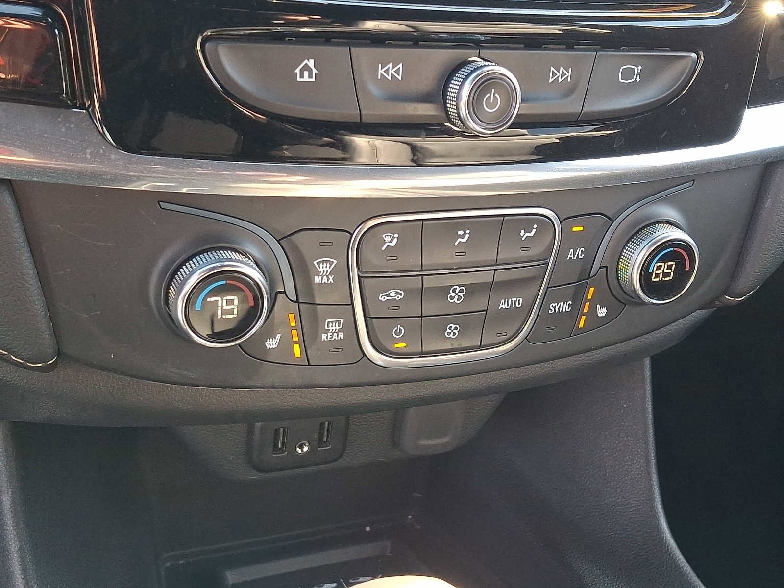 Used 2023 Chevrolet Traverse LT AWD/4WD image 17