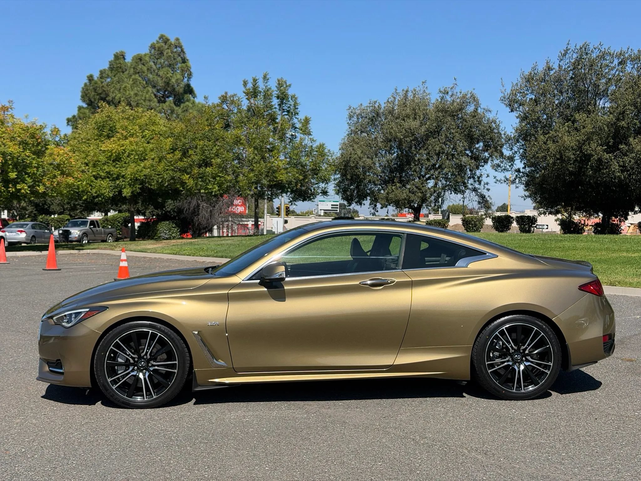 Used 2018 INFINITI Q60 3.0t Sport w/ Sensory Package 3.0T Sport RWD image 2
