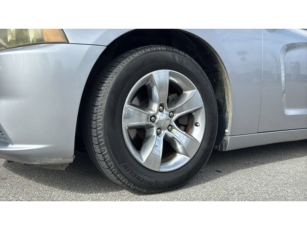 Used 2013 Dodge Charger SE RWD image 9