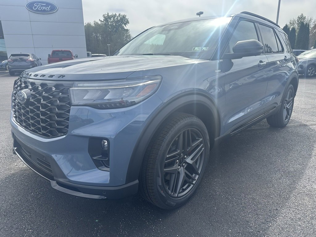 New 2025 Ford Explorer ST-Line image 1