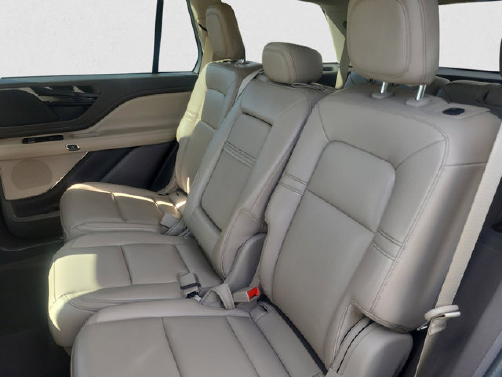 Used 2021 Lincoln Aviator AWD w/ Class IV Trailer Tow Package image 18