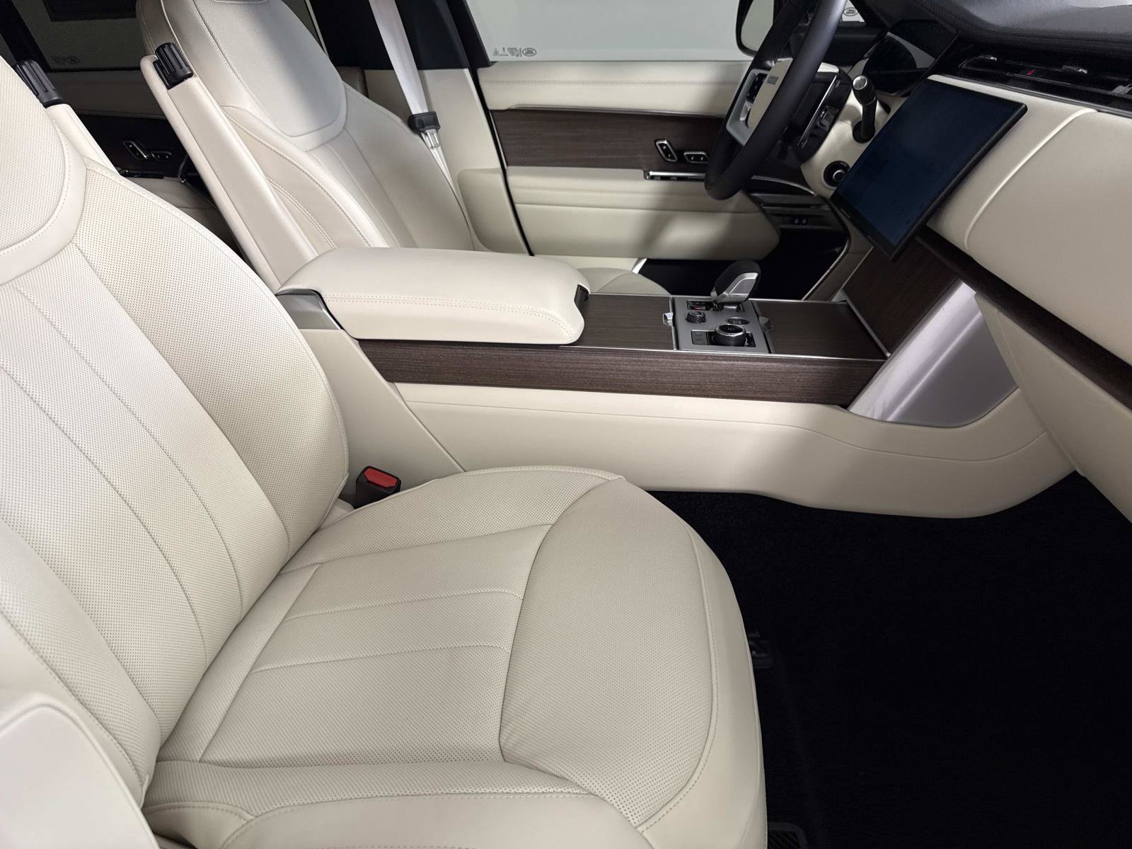 New 2027 Land Rover Range Rover Long Wheelbase SE AWD/4WD image 10