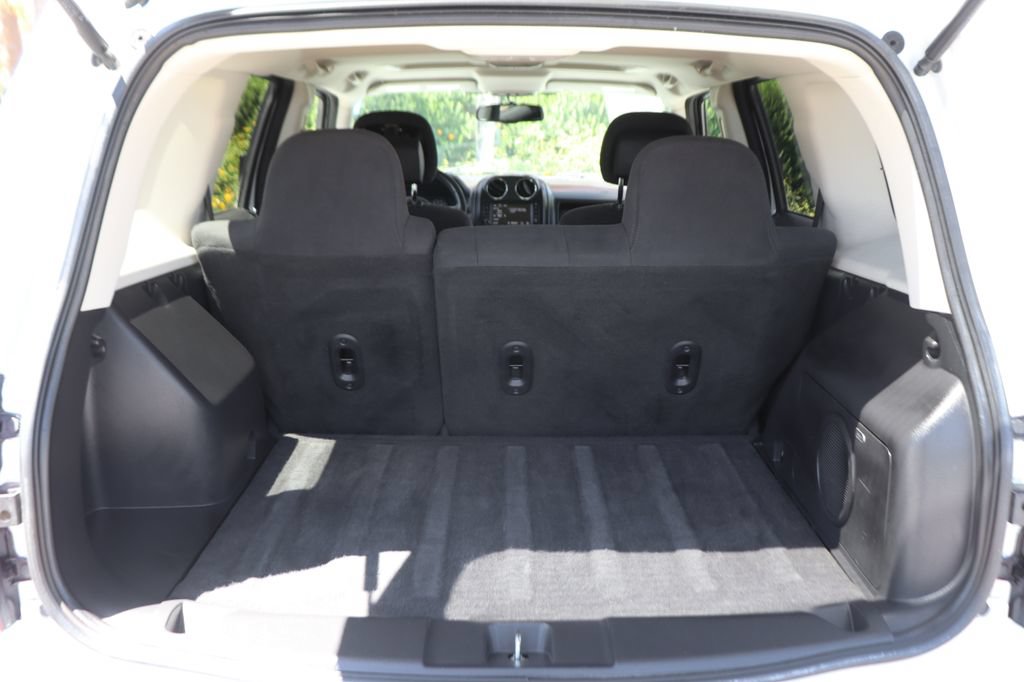 Used 2016 Jeep Patriot Latitude w/ Sun/Sound Group FWD image 8