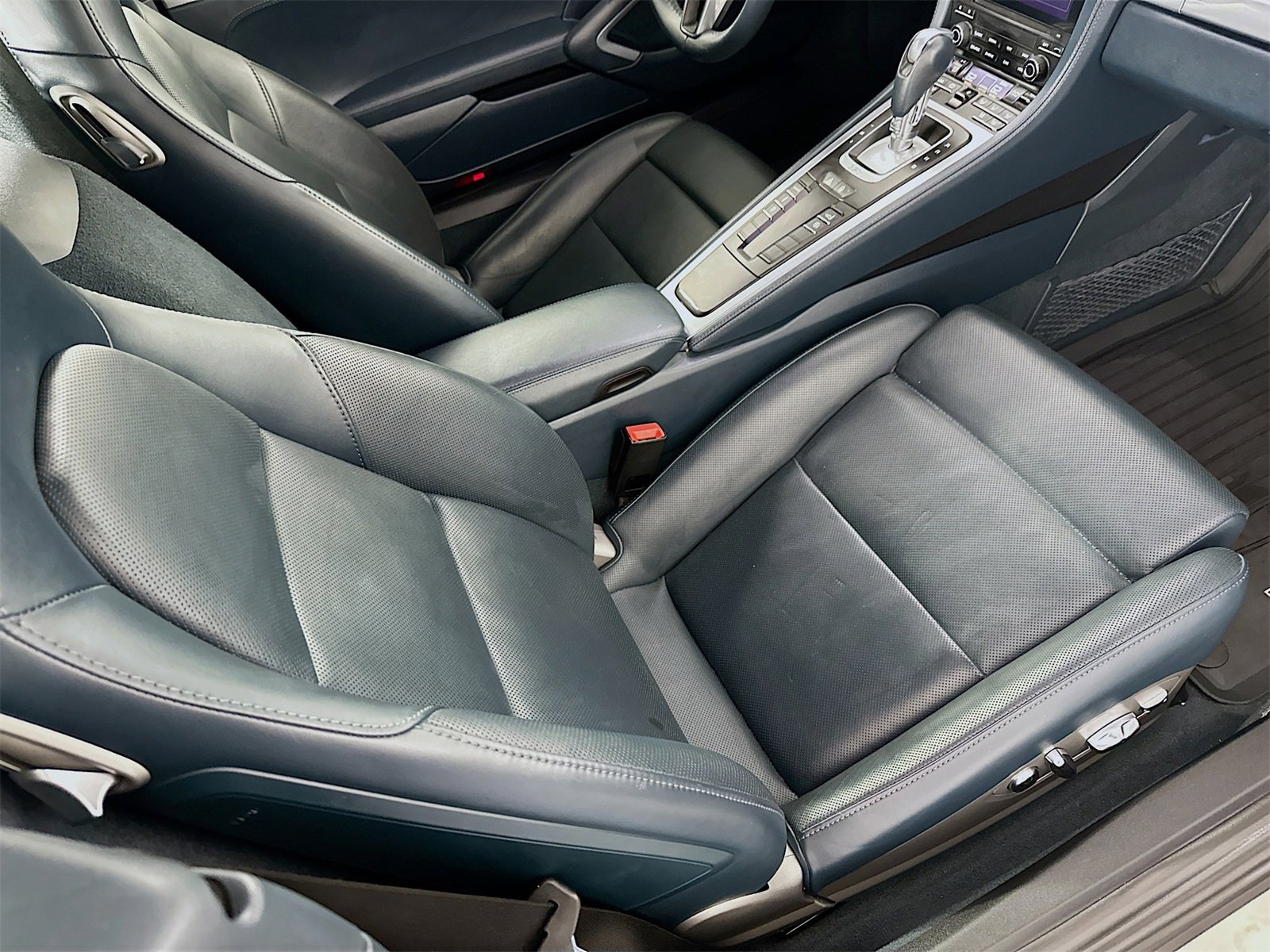 Used 2018 Porsche 718 Cayman image 23