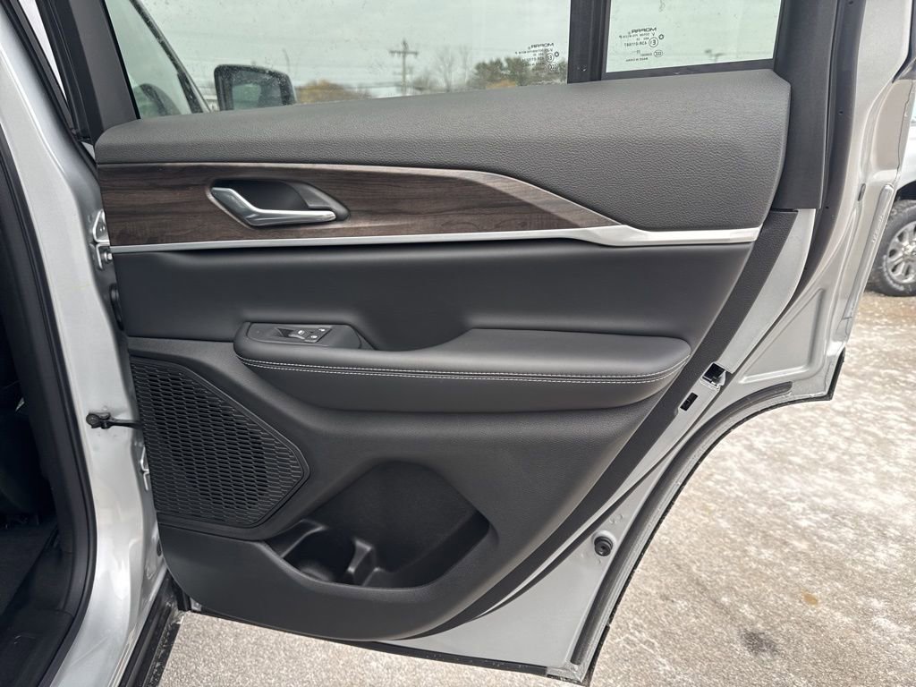 New 2026 Jeep Grand Cherokee Altitude image 27