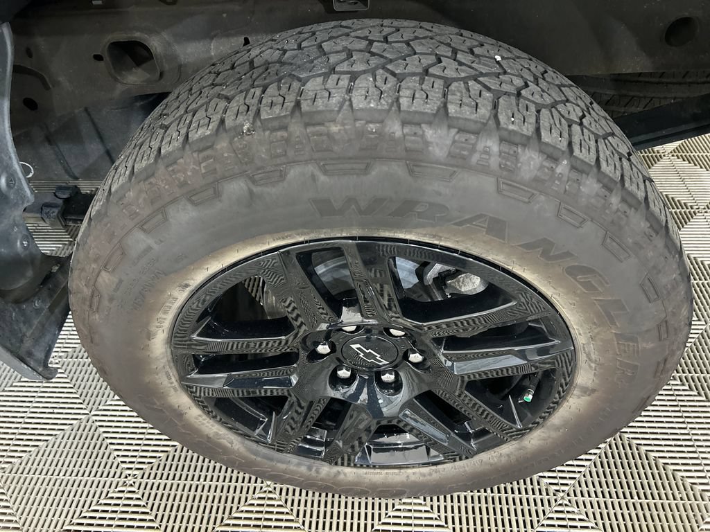 Used 2025 Chevrolet Silverado 1500 Custom w/ Turbomax Blackout Package AWD/4WD image 12