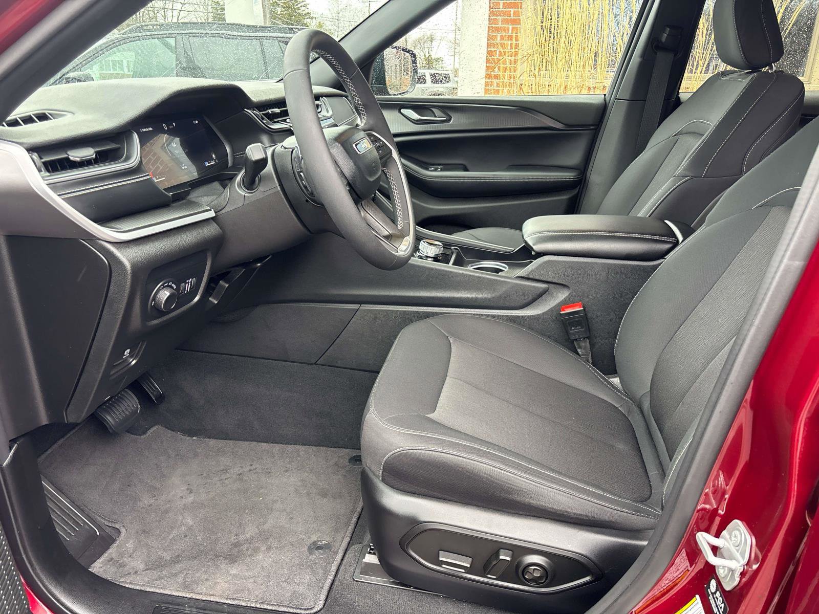 Used 2024 Jeep Grand Cherokee Laredo w/ Trailer Tow Package image 8