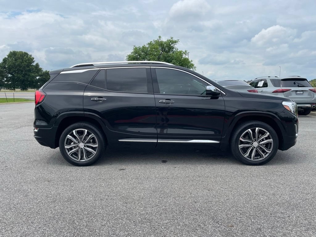 Used 2020 GMC Terrain Denali w/ Denali Premium Package AWD/4WD image 9