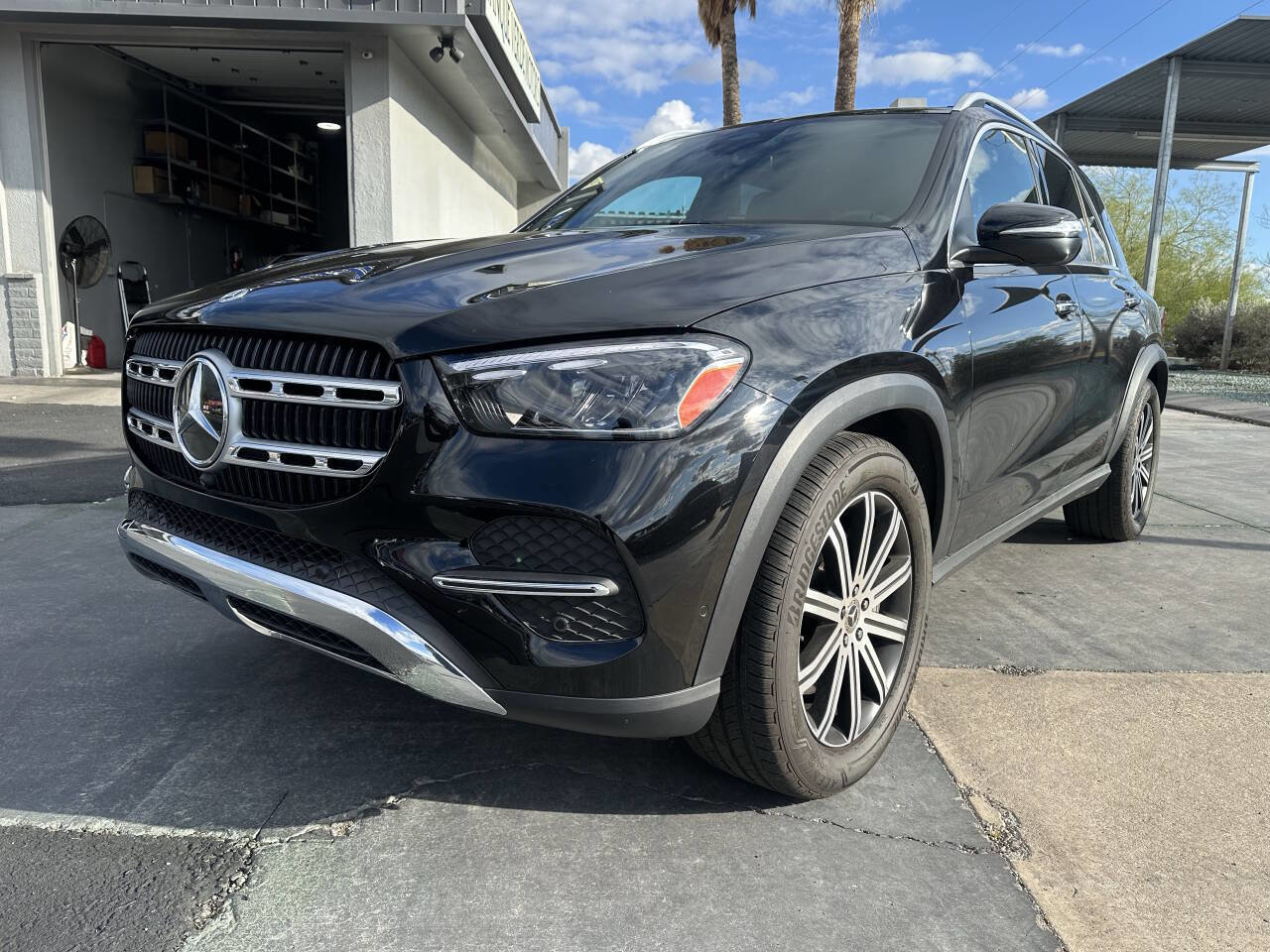 Used 2025 Mercedes-Benz GLE 450e 4MATIC image 3