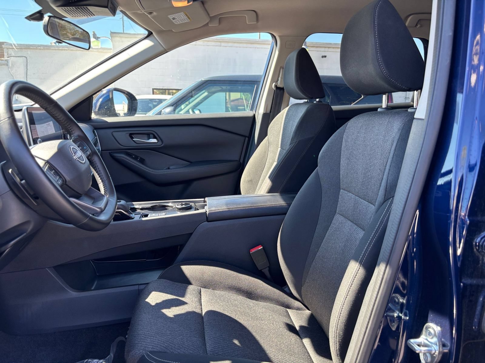 Used 2025 Nissan Rogue SV AWD/4WD image 28