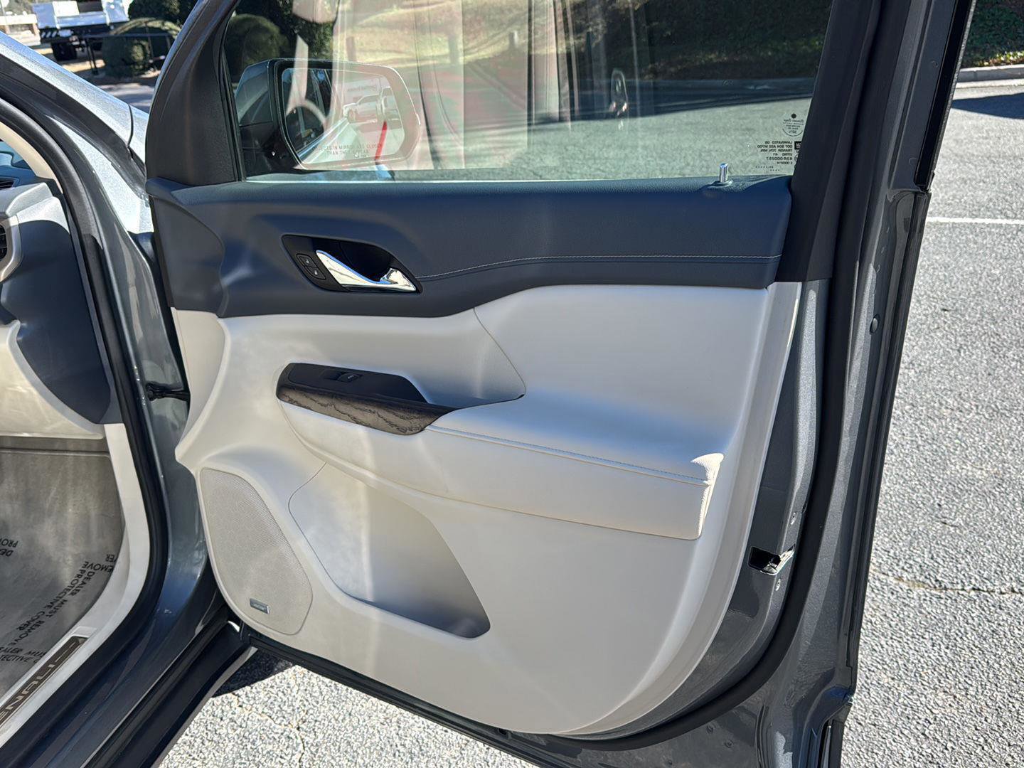 Certified 2022 GMC Acadia Denali w/ Denali Ultimate Package image 12