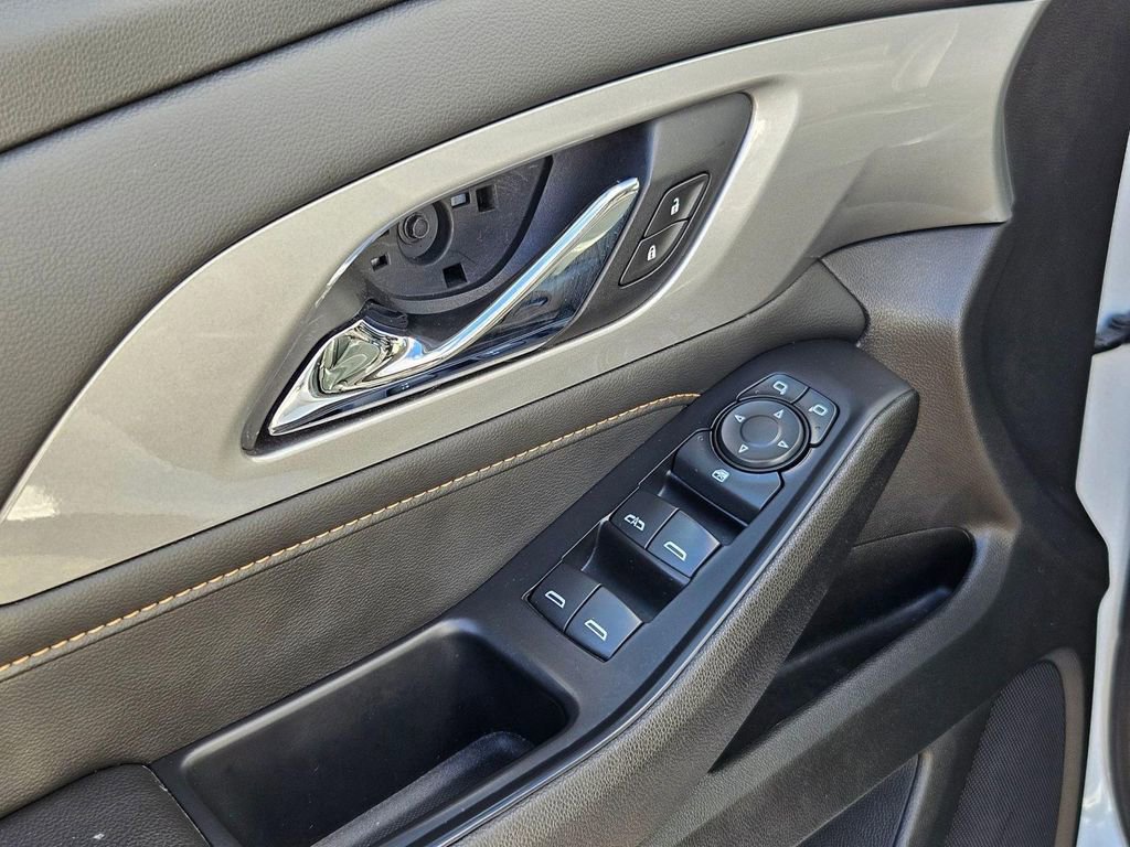 Used 2021 Chevrolet Traverse LT image 11