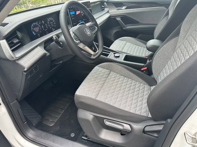 Certified 2025 Volkswagen Tiguan S image 9