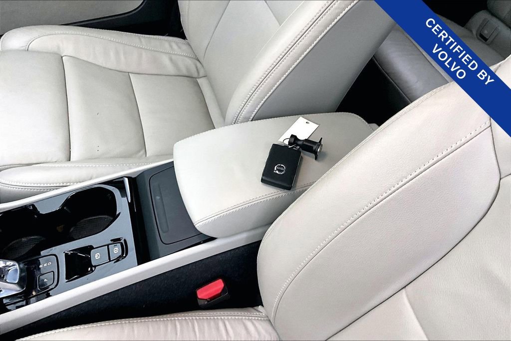 Used 2023 Volvo XC40 B5 Plus w/ Protection Package Premier image 14