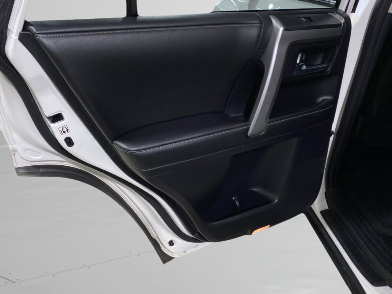 Used 2015 Toyota 4Runner SR5 Premium image 10