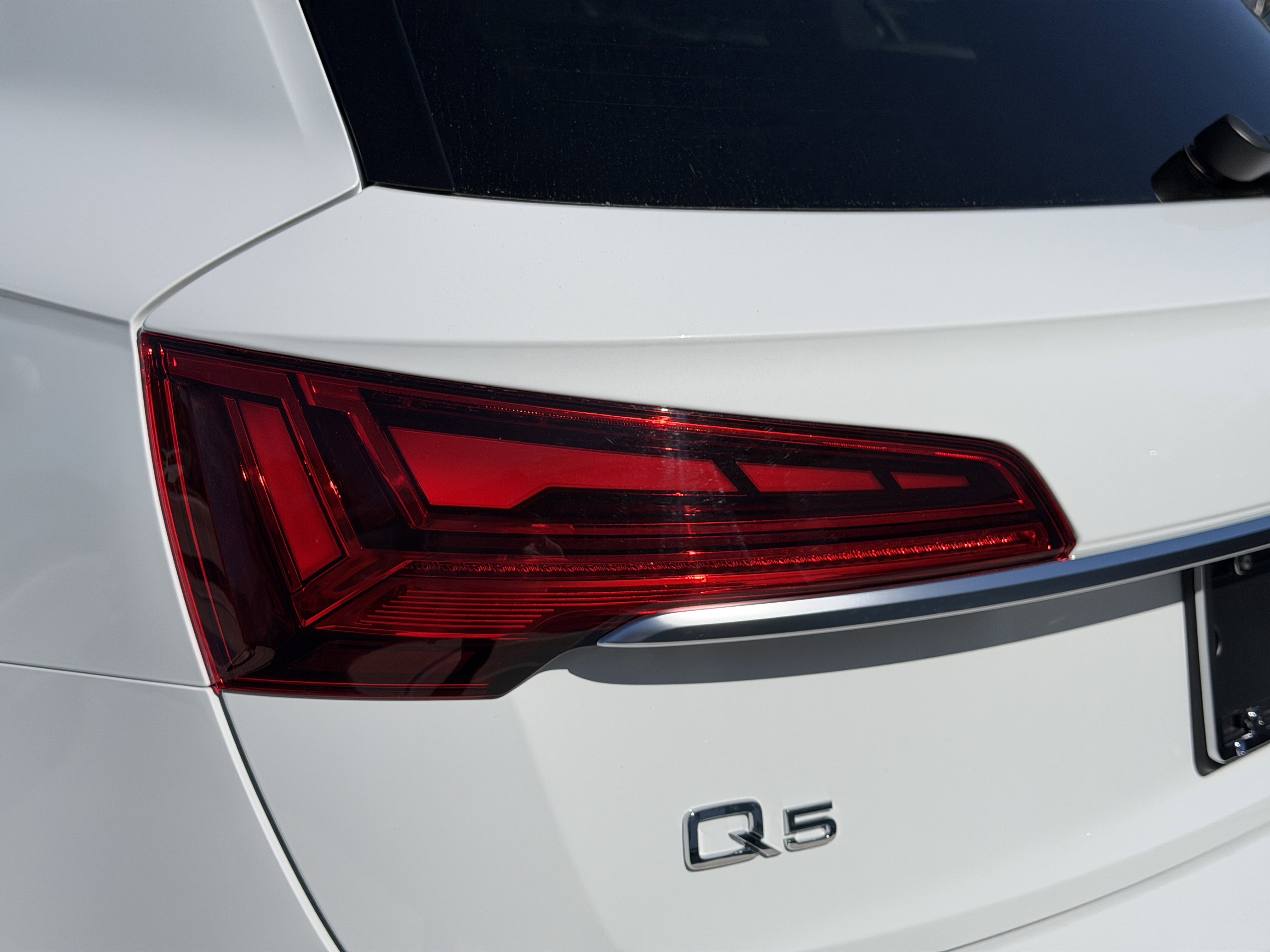 Used 2023 Audi Q5 2.0T Premium w/ Convenience Package image 9