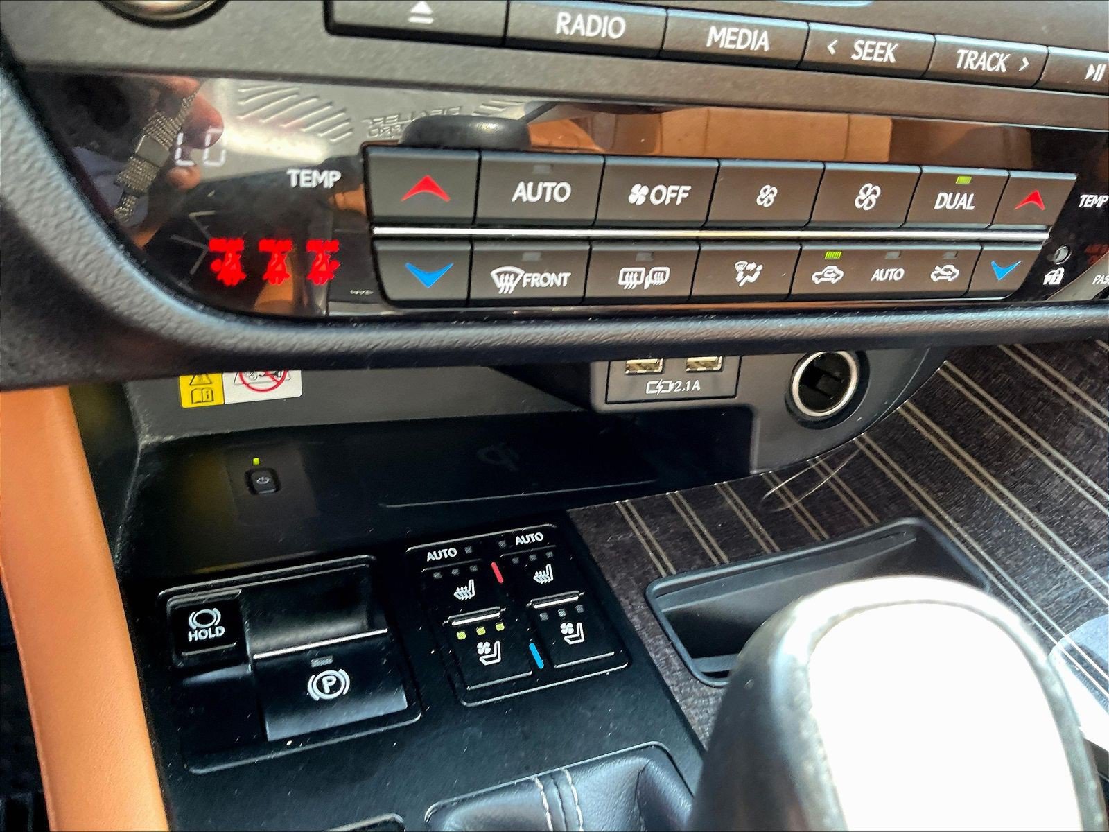 Used 2021 Lexus RX 450h AWD w/ Luxury Package image 17
