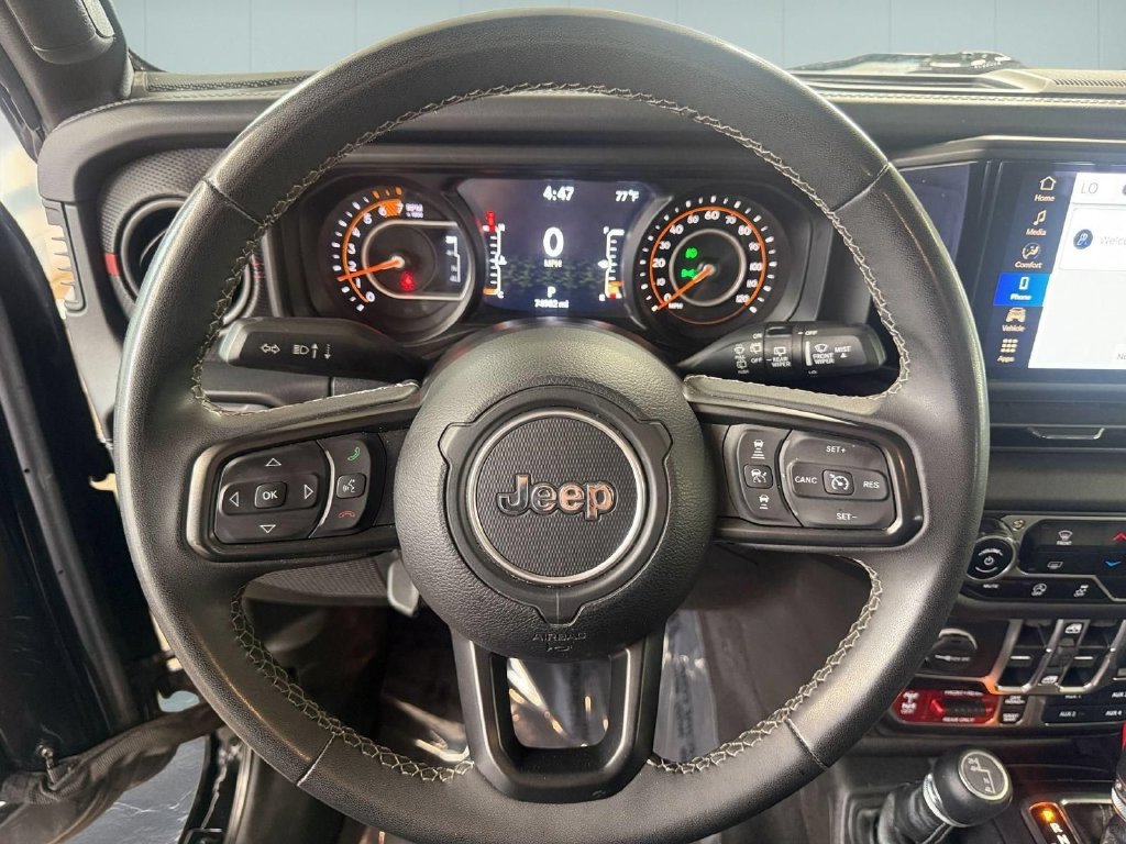 Used 2025 Jeep Wrangler Unlimited Rubicon AWD/4WD image 17