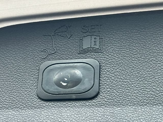 Used 2017 Ford Escape SE w/ SE Leather Comfort Package FWD image 33