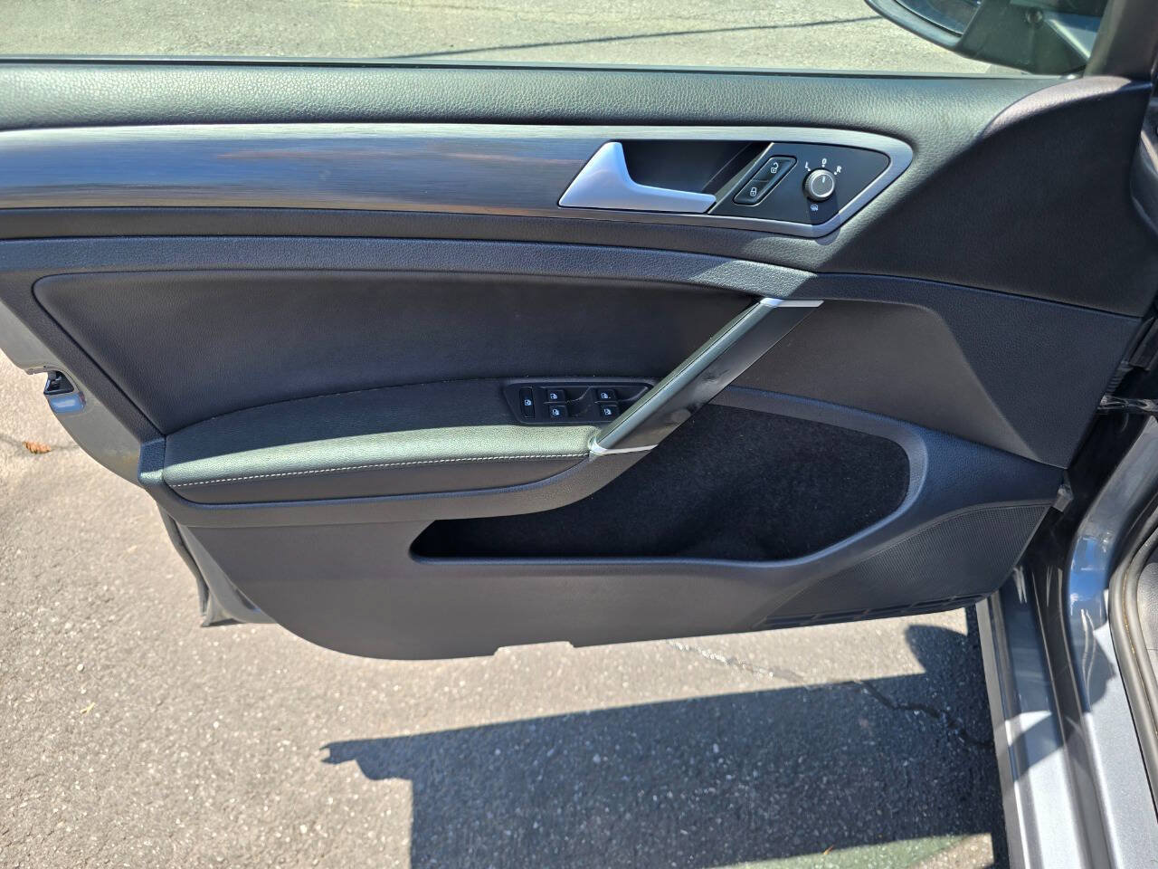 Used 2019 Volkswagen Golf S FWD image 12