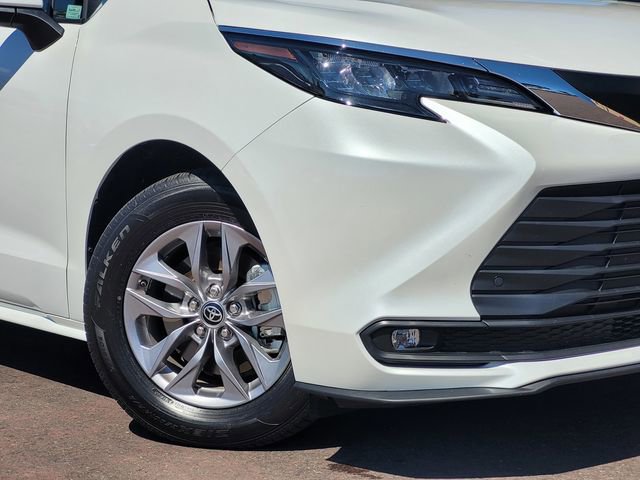 Used 2025 Toyota Sienna XLE image 4