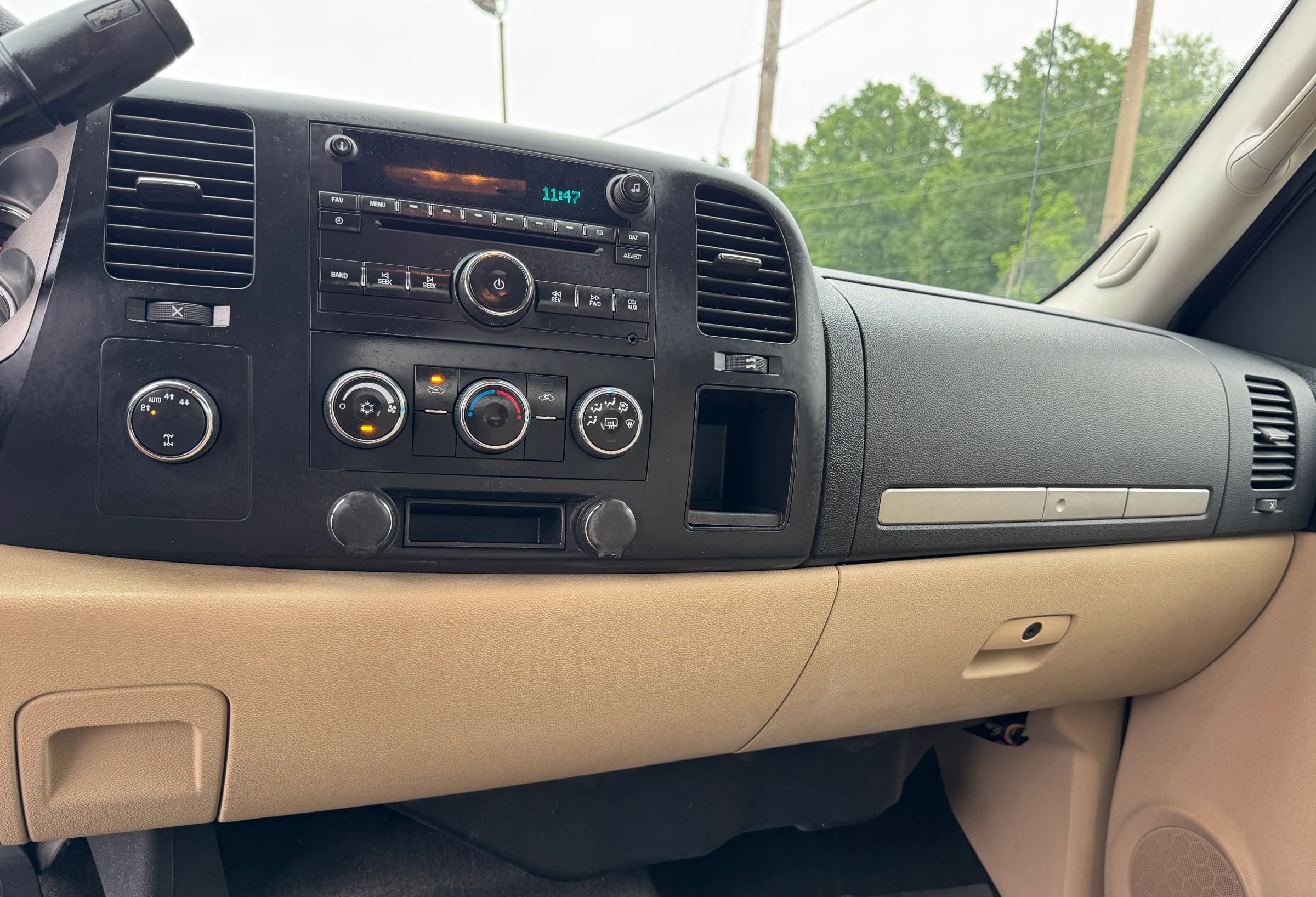 Used 2007 Chevrolet Silverado 1500 LT w/ Towing Package image 18