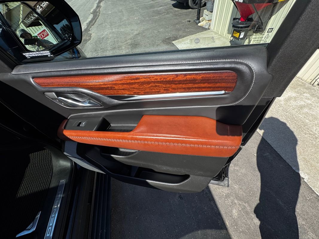 Used 2023 GMC Yukon Denali Ultimate image 33