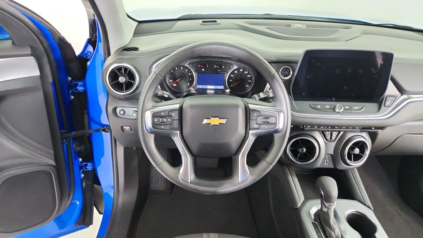 Used 2025 Chevrolet Blazer LT AWD/4WD image 19