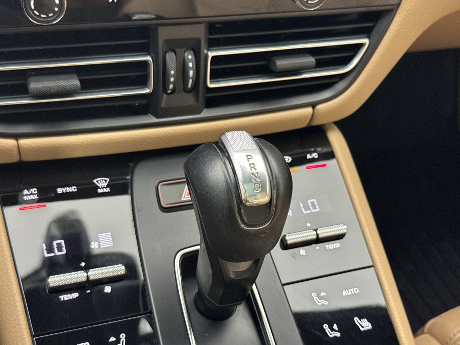 Certified 2024 Porsche Macan S AWD/4WD image 22