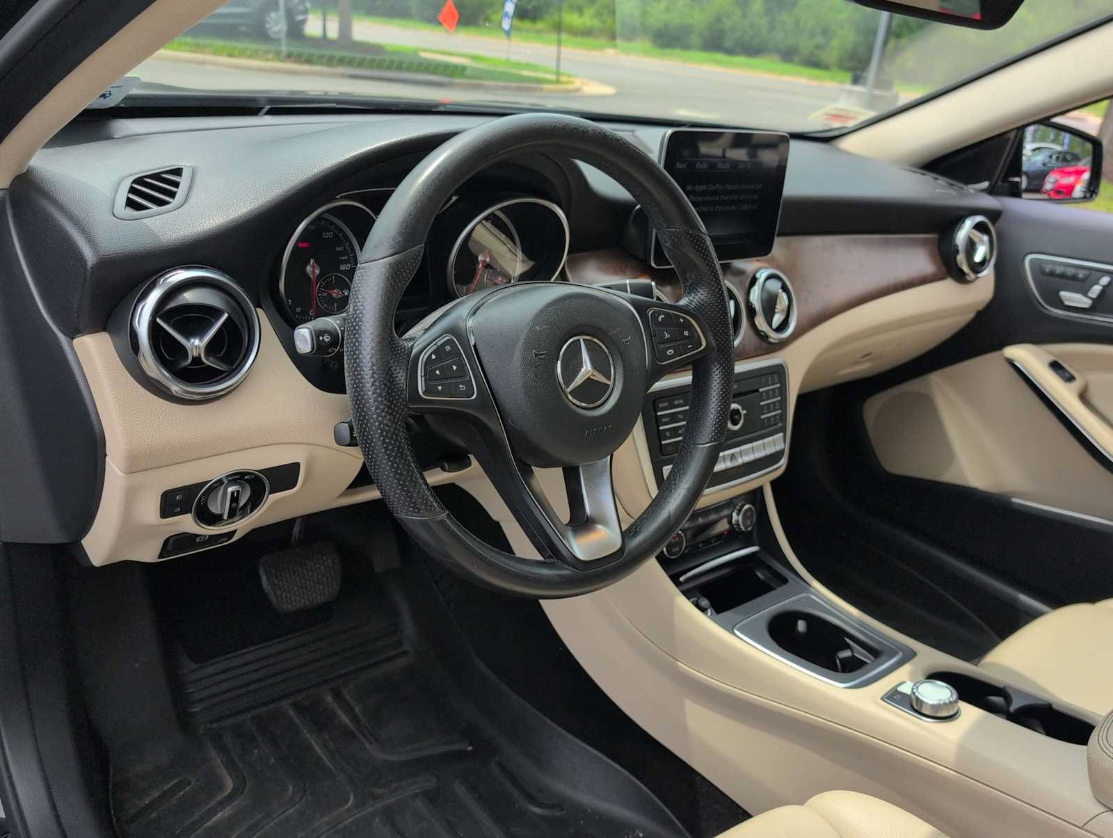 Used 2020 Mercedes-Benz GLA 250 4MATIC image 10