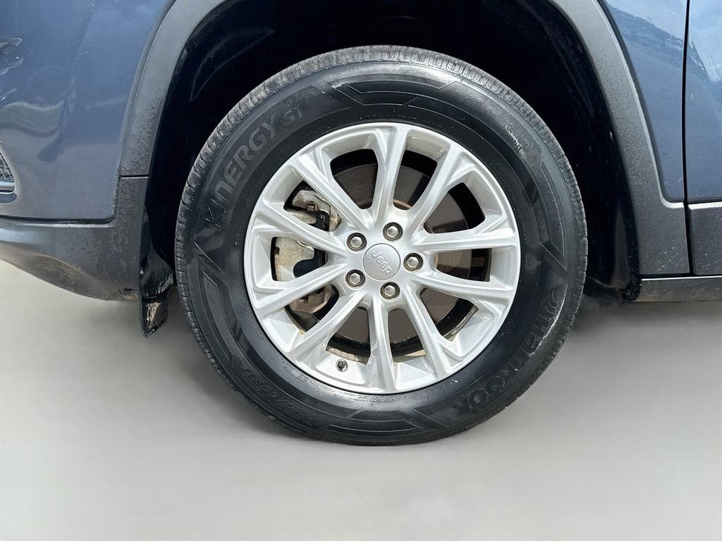 Used 2021 Jeep Cherokee Latitude AWD/4WD image 31