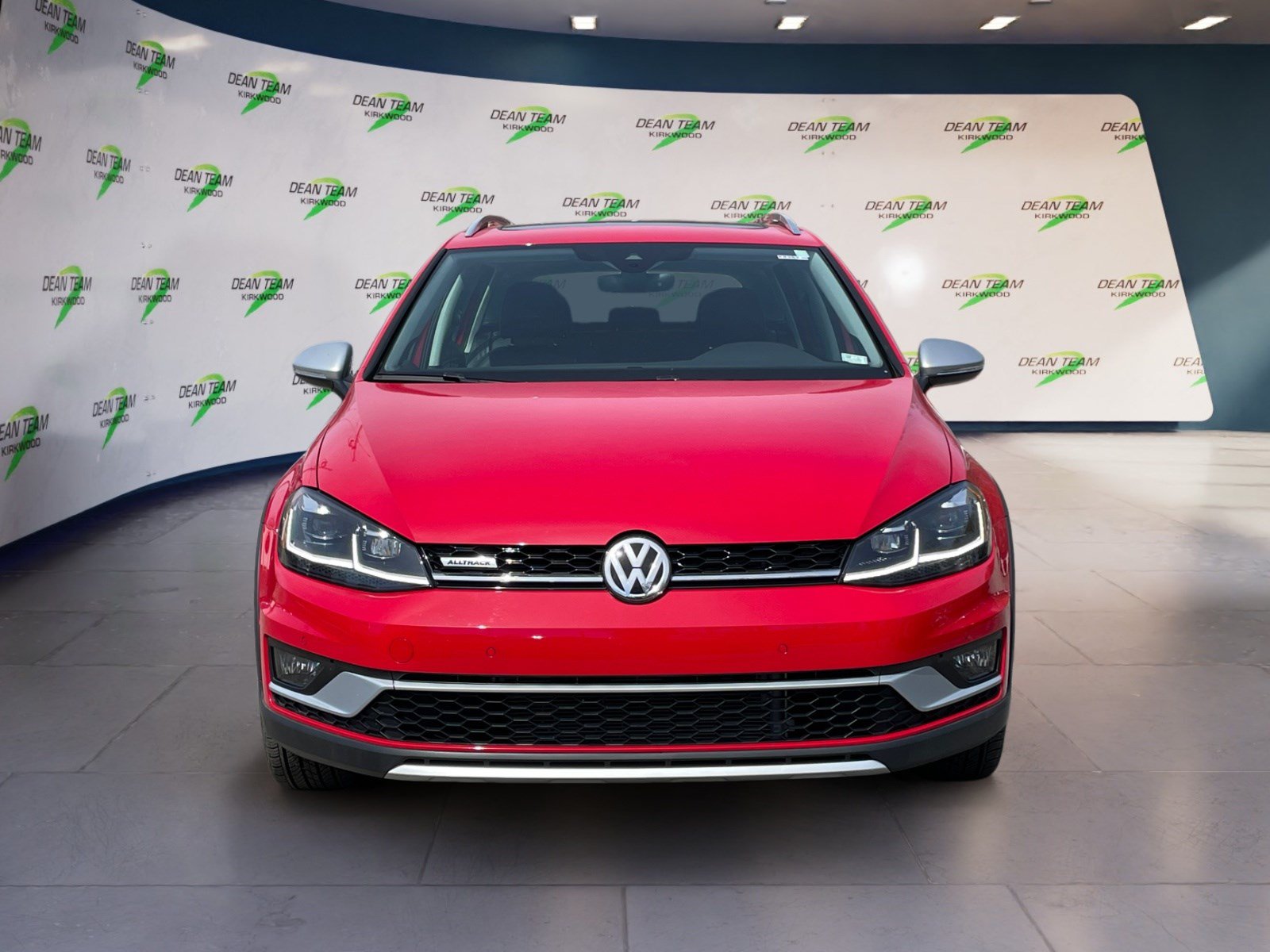 Used 2018 Volkswagen Golf Alltrack SEL AWD/4WD image 2