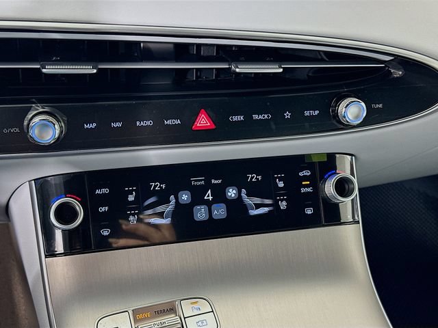 Certified 2026 Genesis GV70 2.5T Advanced AWD/4WD image 14