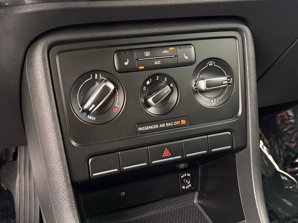 Used 2013 Volkswagen Beetle 2.5 image 25