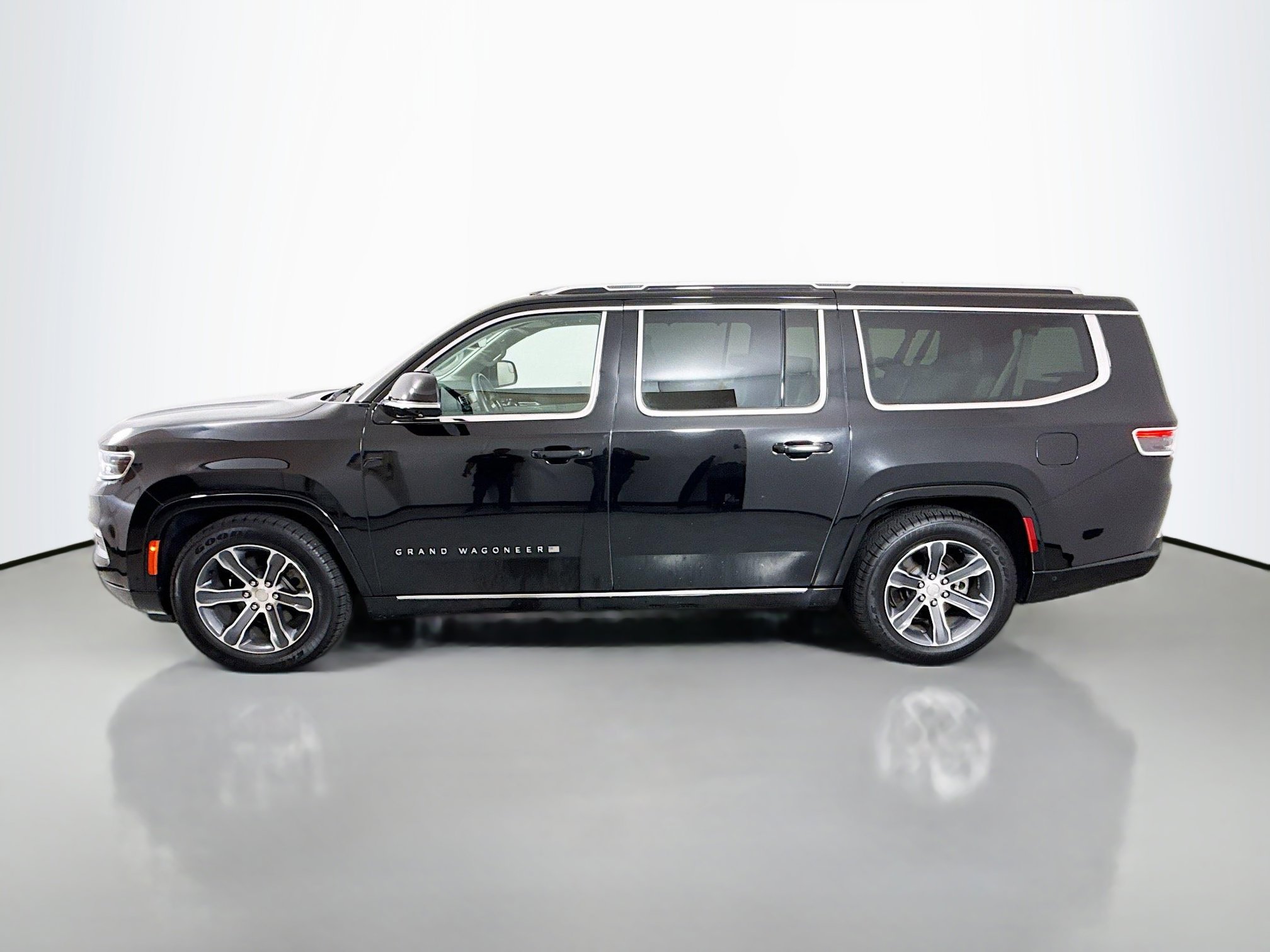 Used 2024 Jeep Grand Wagoneer L 4WD image 4