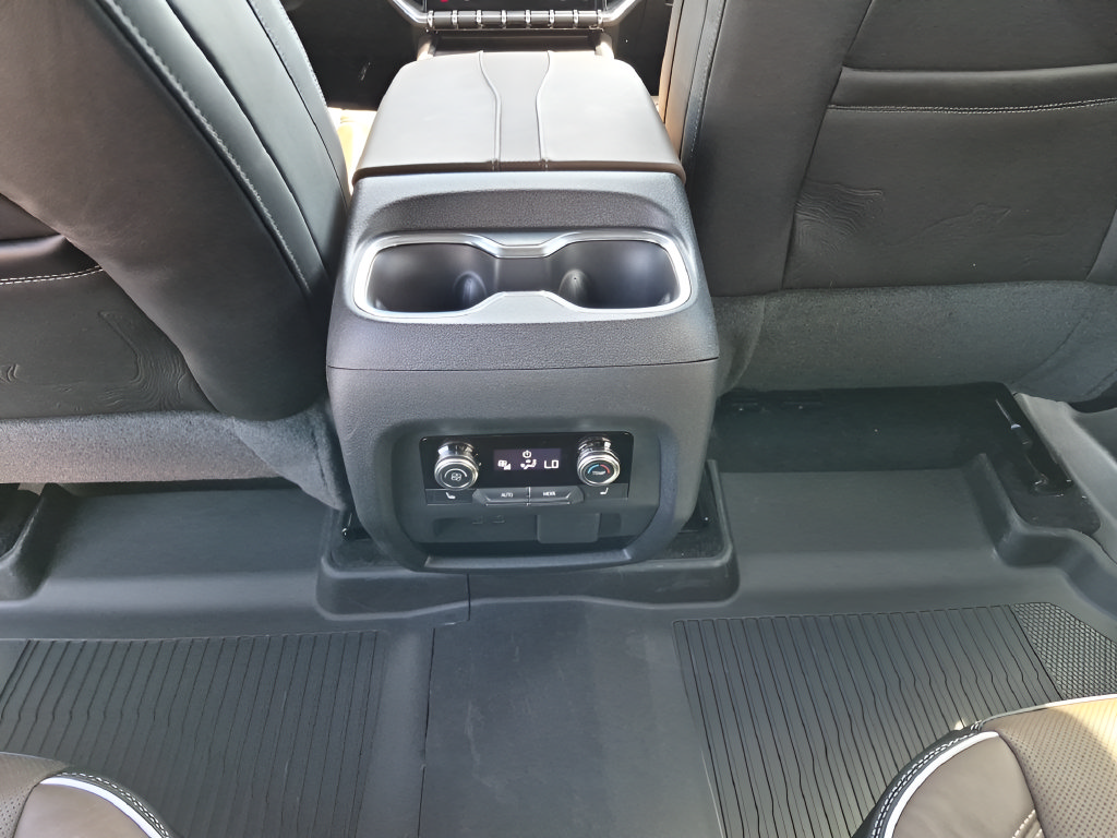New 2027 GMC Acadia Denali Ultimate w/ LPO, Floor Liner Package AWD/4WD image 31