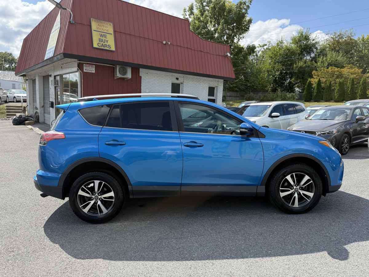 Used 2017 Toyota RAV4 XLE image 8