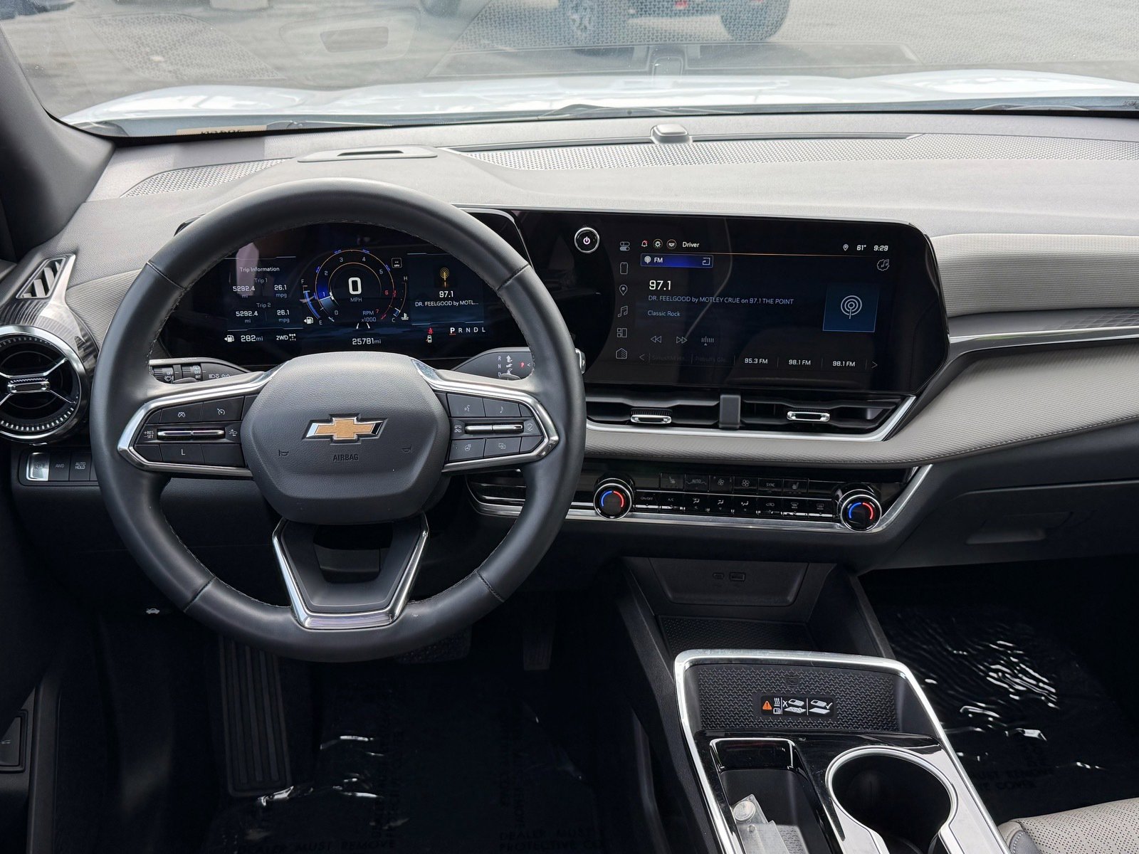 Used 2025 Chevrolet Equinox LT w/ Convenience Package II image 13