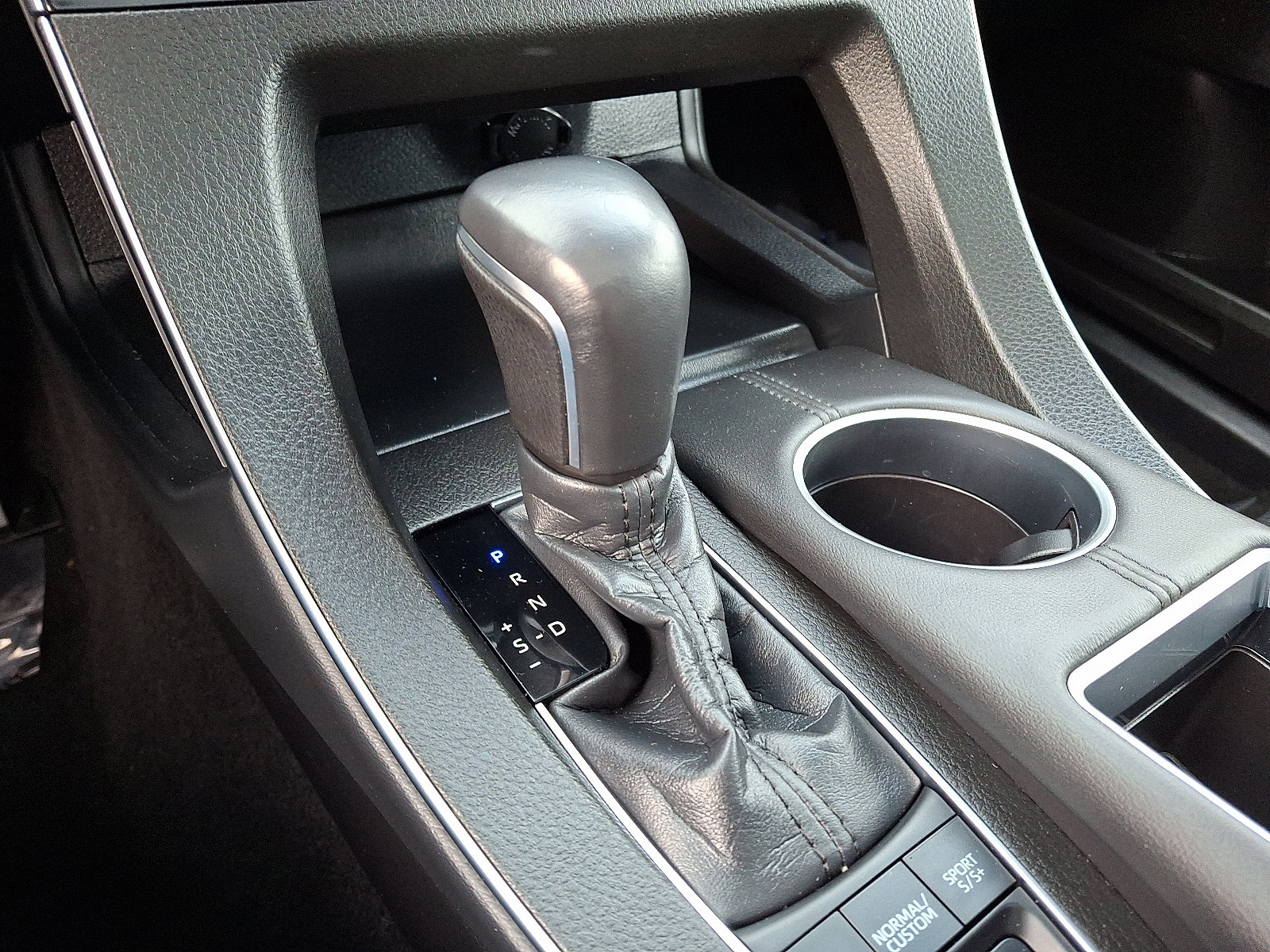 Used 2020 Toyota Avalon Touring image 17