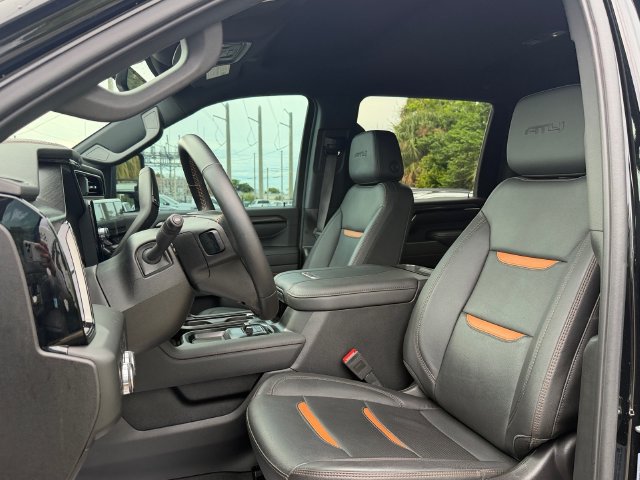 Used 2025 GMC Sierra 2500 AT4 w/ Technology Package AWD/4WD image 9
