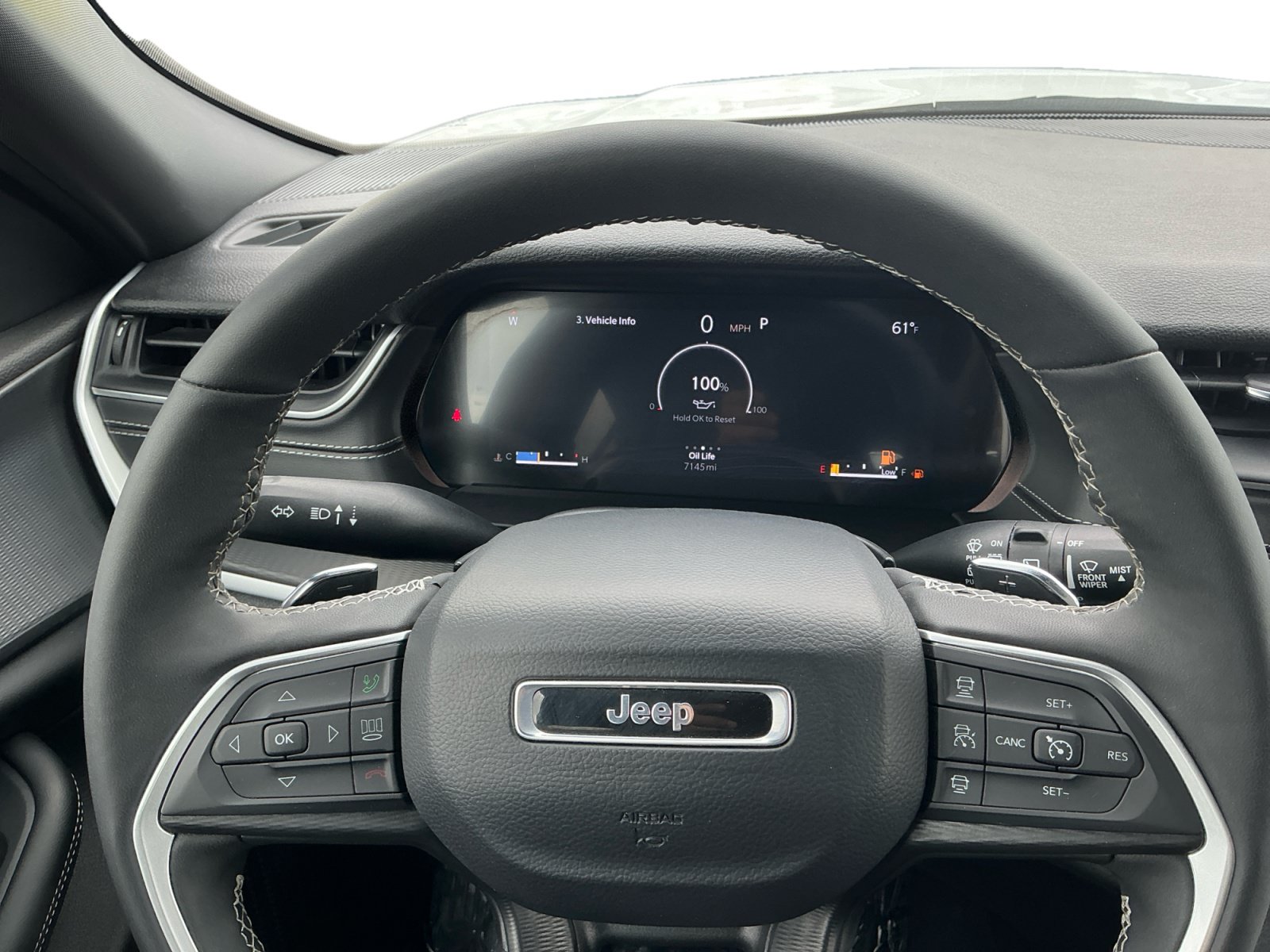 Used 2025 Jeep Grand Cherokee Altitude RWD image 12