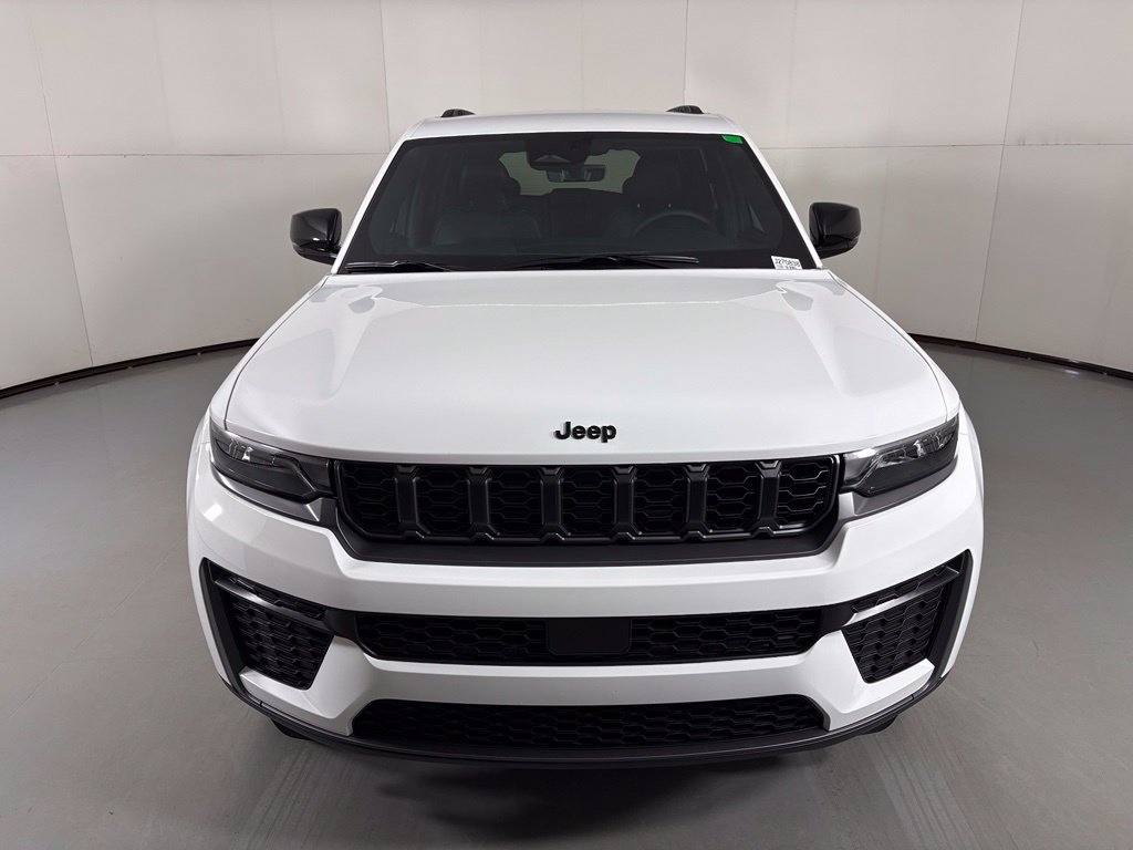 New 2027 Jeep Grand Cherokee Altitude AWD/4WD image 3