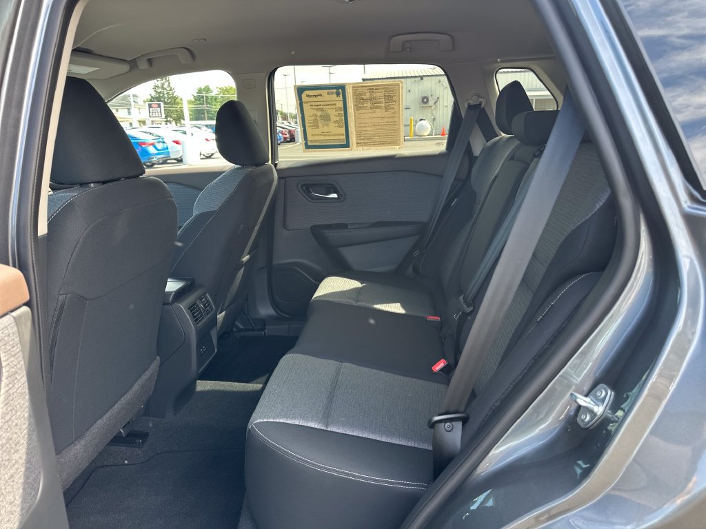 Used 2023 Nissan Rogue SV AWD/4WD image 13