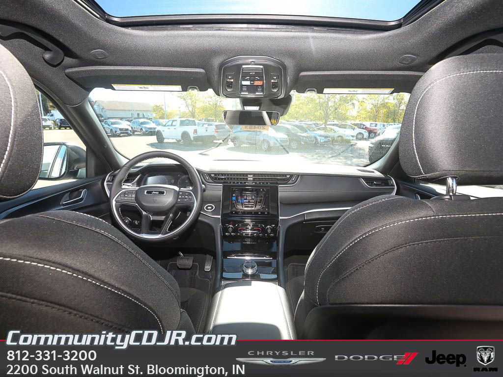 New 2025 Jeep Grand Cherokee Laredo X w/ Luxury Tech Group I image 19