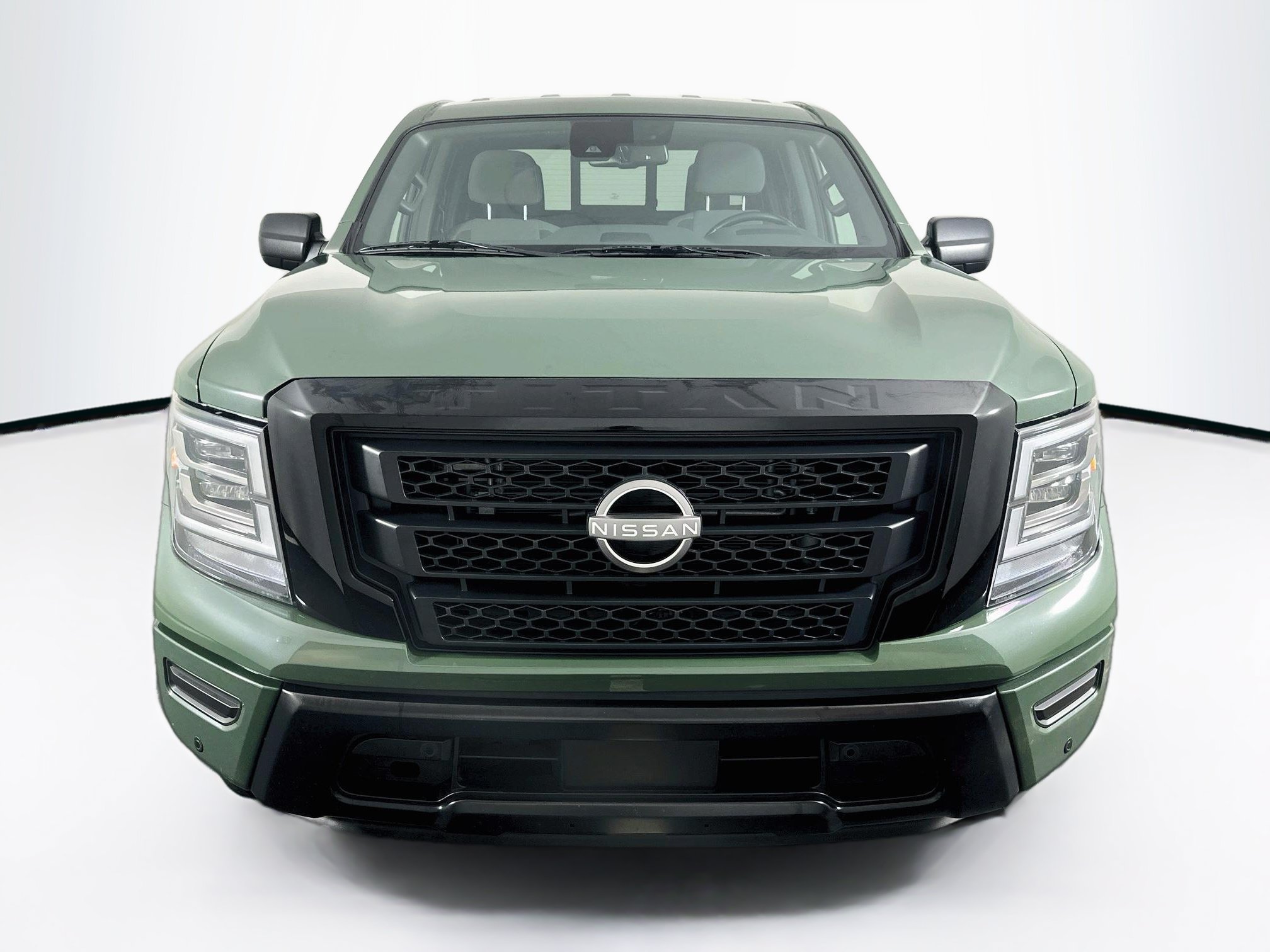 Used 2024 Nissan Titan SV w/ SV Bronze Edition Package RWD image 2