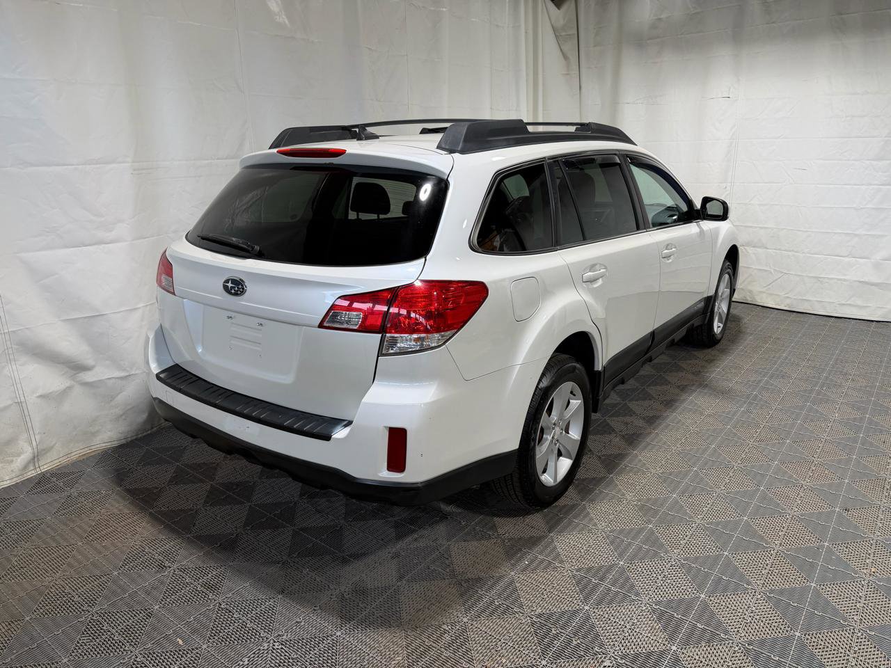 Used 2014 Subaru Outback 2.5i Premium AWD/4WD image 6