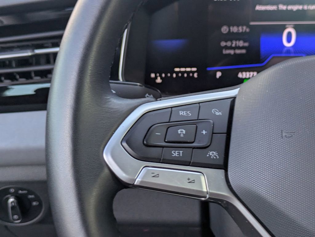 Used 2025 Volkswagen Jetta SE image 18